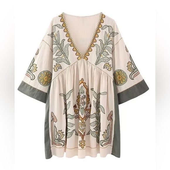 Sweet Clarise Embroidered Loose Fit Floral Mini Dress - Picture 4 of 14